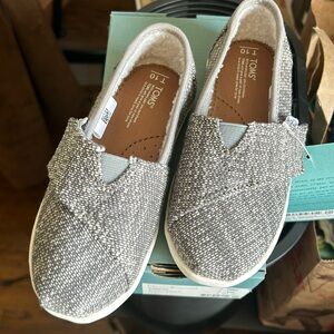 Tom’s Shoes Classic, size T10 BNIB